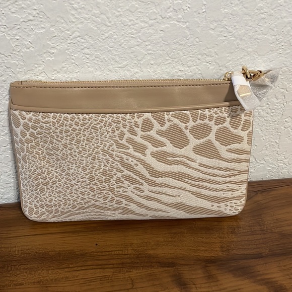 Micheal Kors Jet Set Charm Large Top-Zip Wristlet - Picture 4 of 5